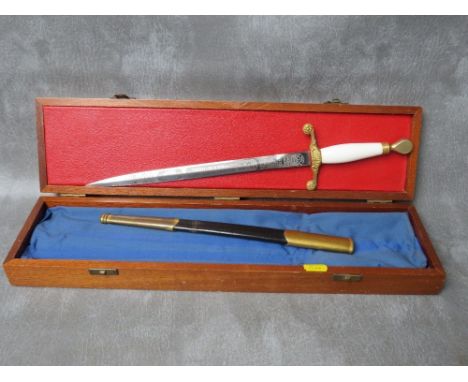 WILKINSON SWORD 25TH ANNIVERSARY OF THE LIBERATION OF THE CHANNEL ISLANDS 1945-1970 COMMEMORATIVE KNIFE / DIRK, L 40 cm