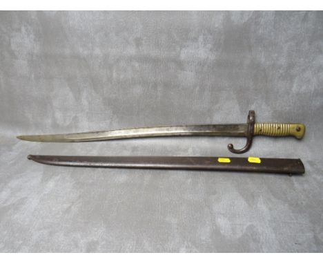 A FRENCH 19TH CENTURY CHASSPOT BAYONET, with brass grip, in steel scabbard, L 71 cm
