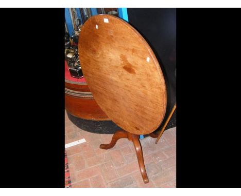 A Georgian mahogany snap top tripod table 