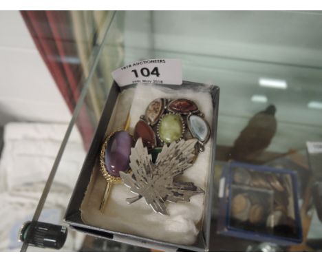 A selection of vintage costume and other jewellery