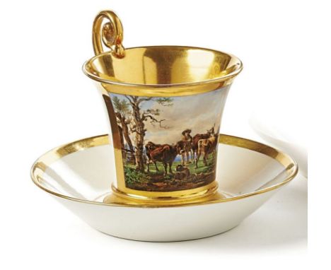 Bildtasse mit Untertasse Nymphenburg, um 1810/15 Konische Form auf abgesetztem Fuß, Vogelkopfhenkel mit Maskaronansatz, auf d