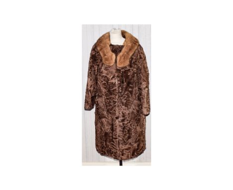 Vintage Musquash And Mink Collared Coat Ladies mid length coat with front patch pockets and blonde mink collar. Internal tie 
