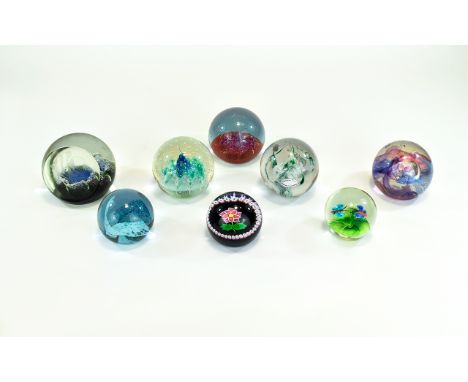 A Good Collection of Vintage and Named Glass Paperweights ( 8 ) In Total. Various Designs and Makers, Caithness - Extravaganz