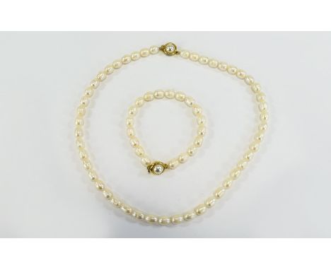 White Fresh Water Pearl Necklace and Matching Bracelet, the single strand, white pearl necklace and the single row bracelet, 