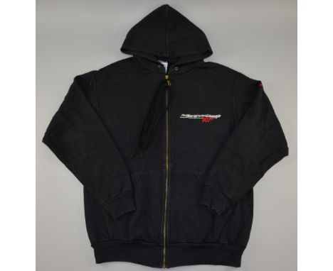 ¹ James Bond The World Is Not Enough, Cast & Crew 1999 hoodie Jacket, size Medium VAT IS PAYABLE ON THE HAMMER PRICE FOR THIS
