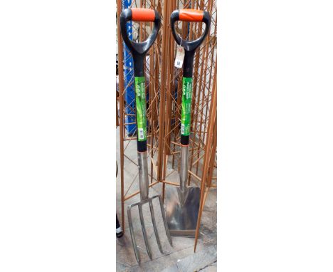 A new stainless steel boarders spade and fork 