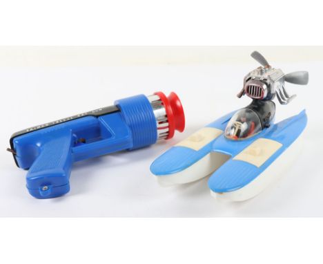 Scarce Lincoln International Batman Batamaran Boat, blue/white plastic body, with batman figure, in very good original condit