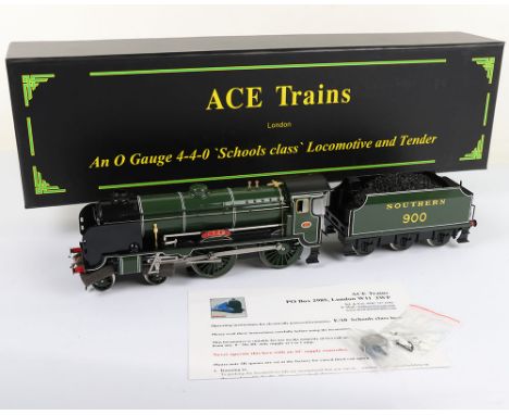 ACE Trains E10 0 gauge 4-4-0 Schools class ‘Eton’ locomotive and tender, locomotive No.900 with smoke deflectors and tender i