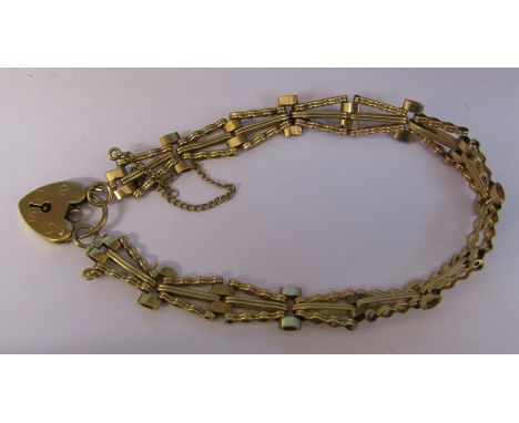 9ct gold gate bracelet weight 10.4 g (safety chain broken)