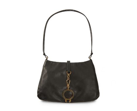 SAC A MAIN EN CUIR D'AGNEAU NOIRPradaCuir d'agneau noir avec fermoir en émail noir et doréCondition: BLargeur: 25cm, hauteur: