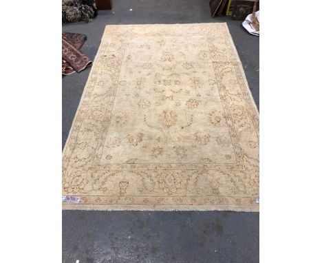 A ORIENTAL CARPET OF ZEIGLER DESIGN 270 x 180cms
