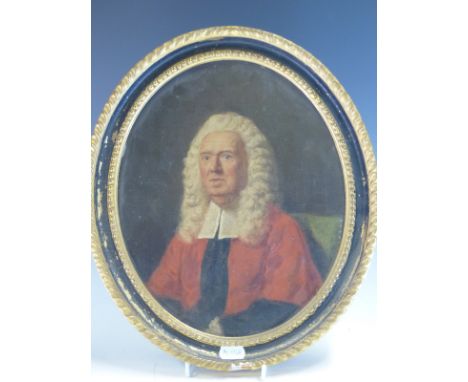 18tH/19th CENTURY ENGLISH SCHOOL OVAL PORTRAIT OF A JUDGE, OIL ON CANVAS 29 x 24 cms