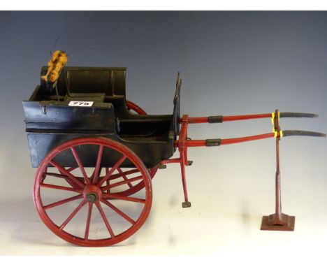 F PASS, AYLESBURY, A SCALE MODEL GOVERNESS CART FOR CIRCA 1900 PAINTED BLACK WITH RED WHEELS  AND SHAFTS.   W 43cms. A PASS M