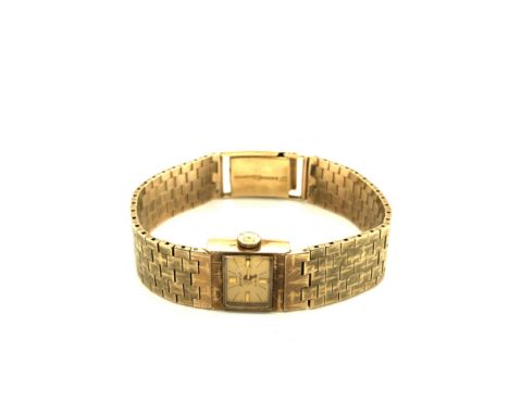A VINTAGE HALLMARKED 9ct GOLD ACCURIST LADIES WRIST WATCH, ON A BRICK LINK STYLE BRACELET WITH A LADDER CLASP. LENGTH 18.5cms