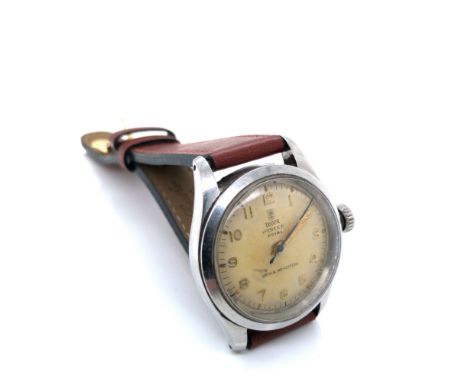 A VINTAGE TUDOR OYSTER ROYAL STAINLESS STEEL WATCH, SHOCK RESISTING,MANUAL WOUND, ON A REPLACEMENT LEATHER STRAP. THE WATCH F