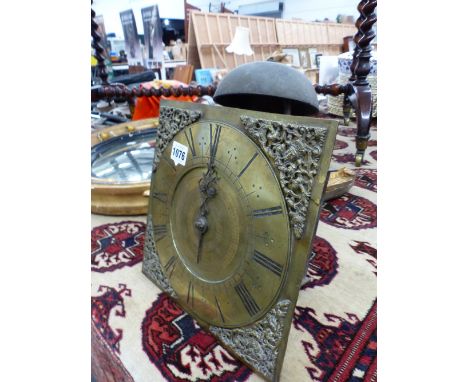 AN 18th CENTURY BRASS FACED SINGLE HAND CLOCK, UNSIGNED. 