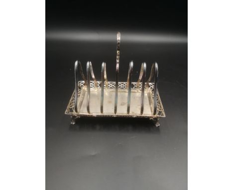 Goldsmith and Silversmith Co. silver toast rack, 233gms, London 1911. Estimate: £90-120