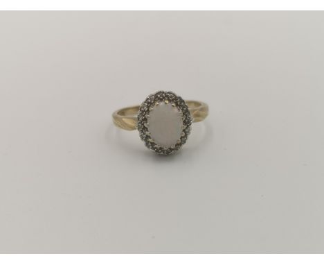 9ct gold ring set with an opal, size Q1/2, 3.3gms. Estimate: £50-70