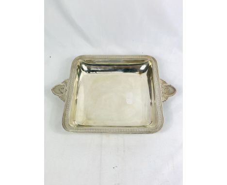 Robert Linzeler French silver two handled dish, 33.5 x 25cms, 1055kg. Estimate: £420-450