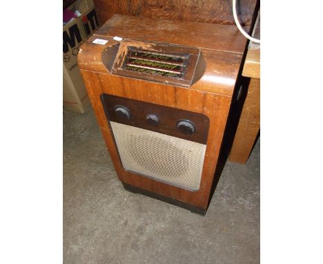 Vintage Wood Cased radio ( sold as a collectable / display item ) case has woodworm