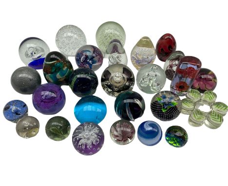 Quantity of glass paperweights including Selkirk and Caithness (27)