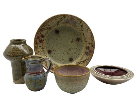 Quantity of studio pottery including plate by Jane Smith, John Maltby vase produced during his time at Stoneshill Pottery, ju