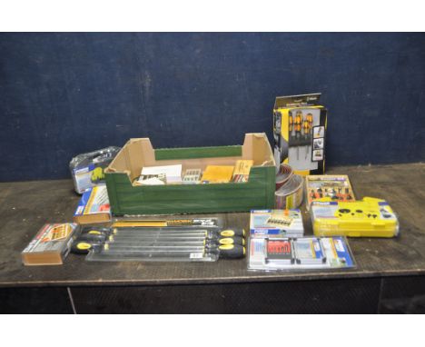 A TRAY CONTAINING NEW AND STILL PACKAGED WERA, POWERCRAFT AND WORKZONE TOOLS including a Kraftform plus screwdriver set, fors