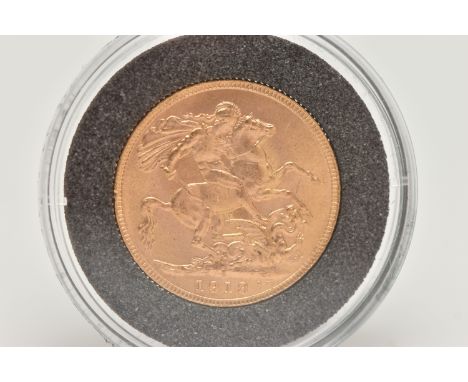 A FULL GOLD SOVEREIGN COIN 1918, (I) Bombay Mint George V, 1,294,372 mintage, 22ct, 22.05mm, 7.98 gram