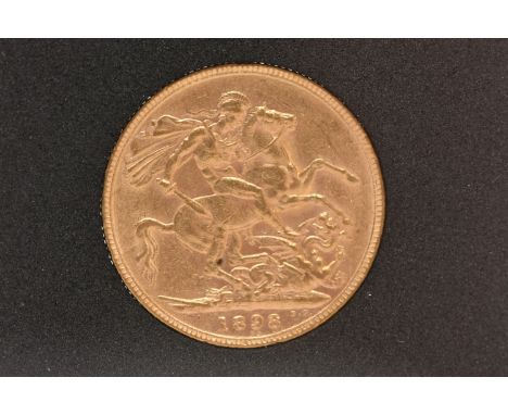 A CASED FULL GOLD SOVEREIGN COIN VICTORIA 1898 VEILED HEAD, 7.98 gram, 22.05mm, 22ct