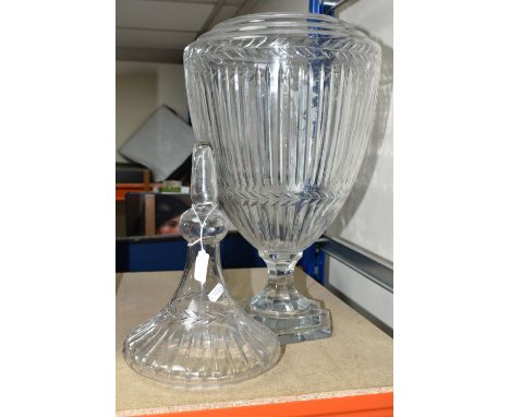 A LARGE 20TH CENTURY GLASS PEDESTAL VASE AND COVER, with band of leaves and vertical band decoration, on a solid hexagonal ba