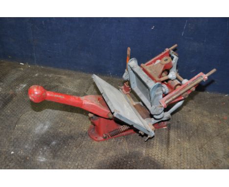 A VINTAGE 'DANA' MODEL No2 A5 PRINTING MACHINE, cast iron and aluminium in construction