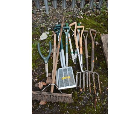 A SELECTION OF GARDEN HAND TOOLS, to include a Wilkinson sword and a Kent and stone shovel, three other shovels, two spades, 