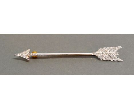 An 18ct. Yellow Gold and Diamond Set Brooch in the form of an Arrow with platinum setting, approximate diamond weight 0.50 ct