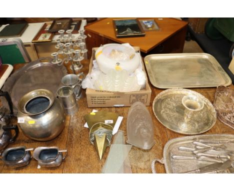 A brass Art Deco wall light and various Art Deco glass lamp shades 
