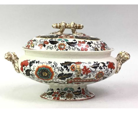 GROUP OF CERAMICS, including tea wares, trinket boxes and serving dishes