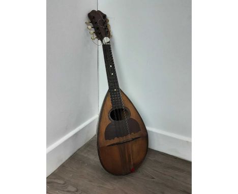 STRIDENTE NEAPOLITAN BOWL BACK MANDOLIN, eight string 62cm long 