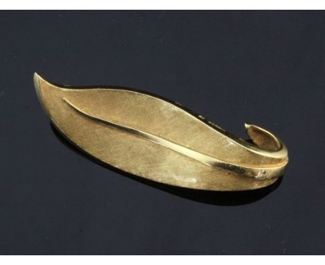 A 1960's textured 18ct gold leaf brooch, import marked for E Ltd. London, 1963, 11.9 grams, 2in.