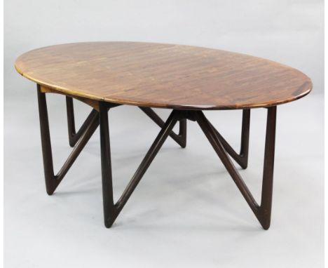 Kurt Ostervig for Jason Mobler, Denmark, 1960's. A rosewood drop-leaf dining table raised on hinged V-shaped supports, extend