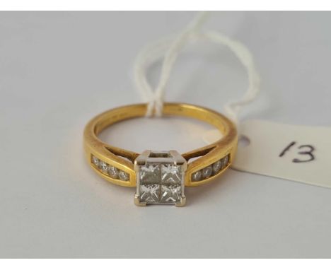 PRINCESS CUT DIAMOND CLUSTER RING  DIAMOND SHOULDERS IN 18CT SIZE s 4.6g