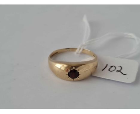 A single stone garnet gypsy ring size P 2.7g inc