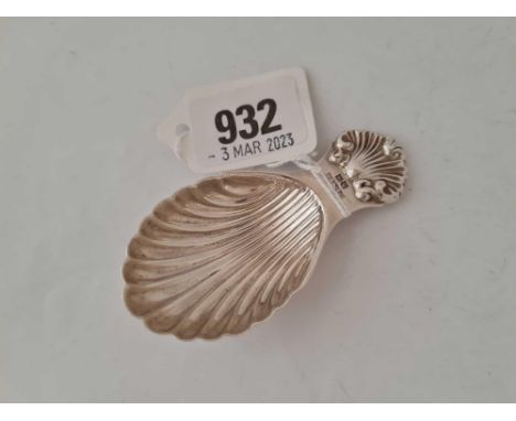 Caddy spoon with shell bowl and stem . Birmingham 1977.