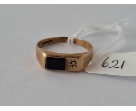 An onyx &amp; diamond 9ct signet ring size U 2.5g inc