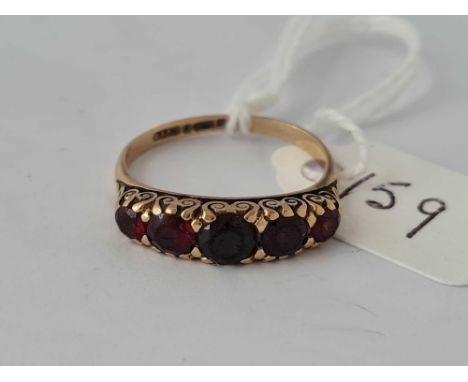 A vintage five stone garnet ring in 9ct size M 2.5g inc