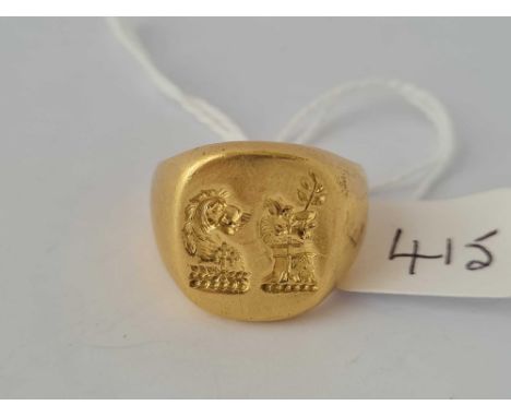 HEAVY SIGNET RING WITH INTAGLIO IN 18CT GOLD SIZE M 18.3g