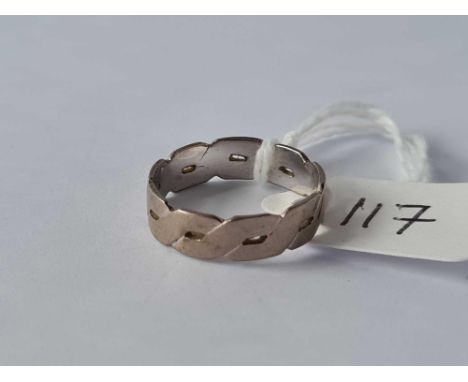 A white gold band ring in 18ct gold size L 31g inc