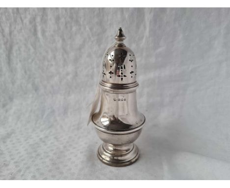 Georgian style balluster shaped castor with urn finial 5.5 in high. London 1925. 118gms