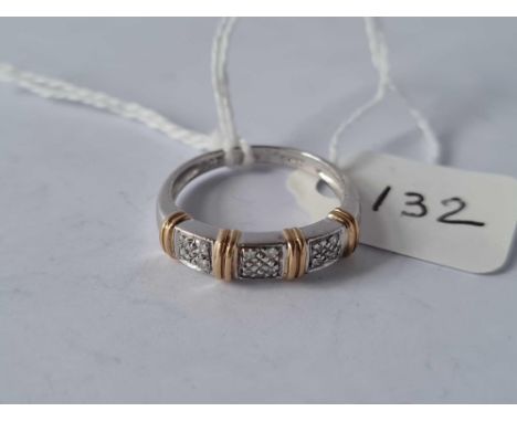 Diamond set white gold ring with yellow gold detail, size N