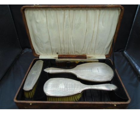 &nbsp;Silver hallmarked vanity/dressing set. Birmingham 1931 by Daniel Manufacturing Company. The comb has some damage (teeth