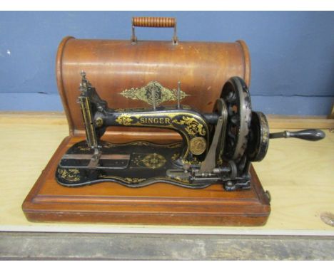 Vintage Singer sewing machine in case&nbsp;