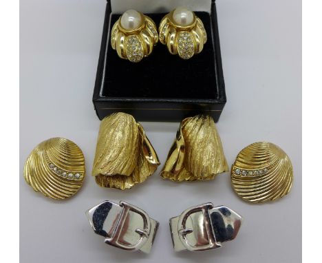 Four pairs of Christian Dior earrings 